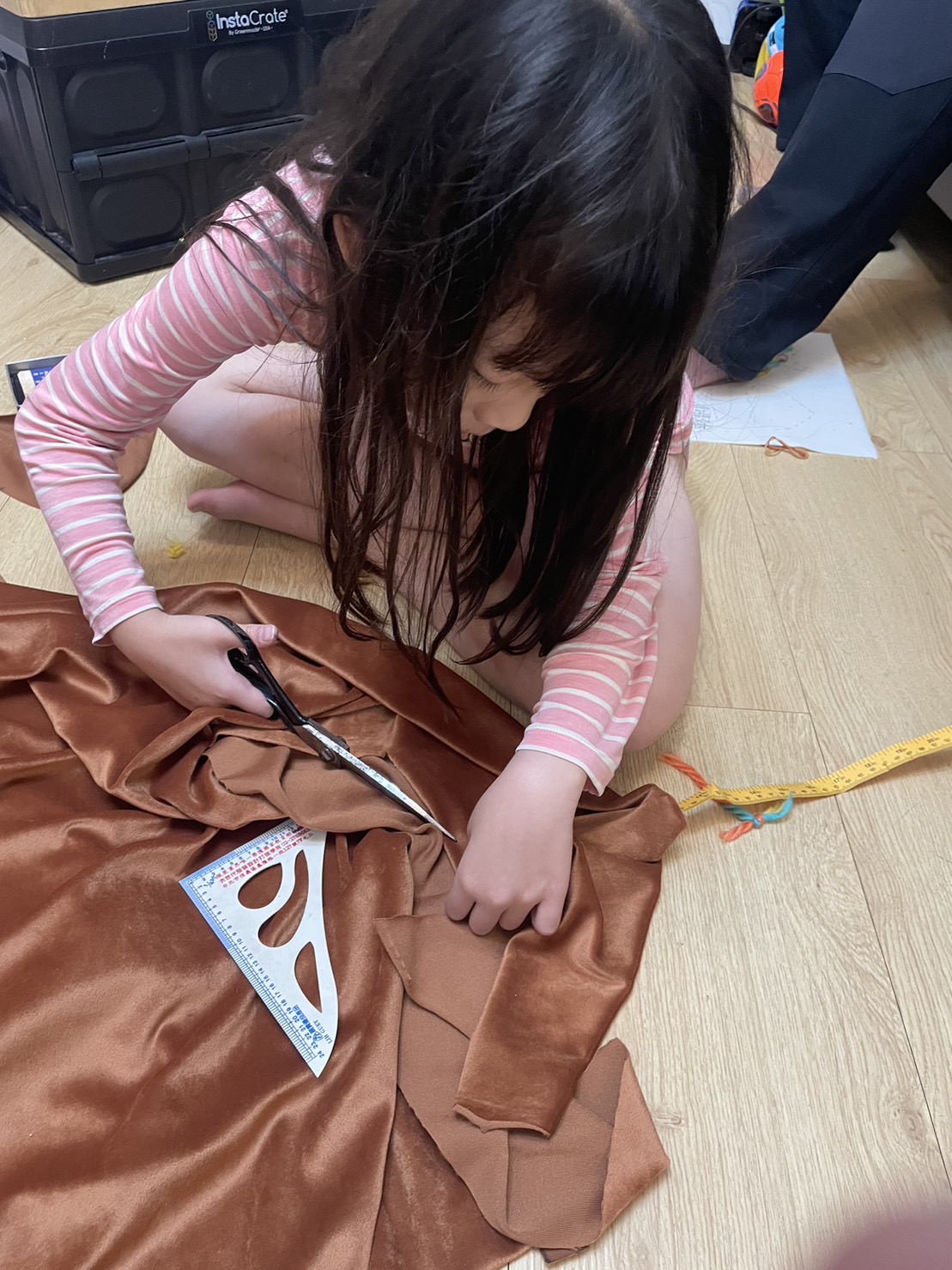 全家人的服裝設計師，她只有8歲