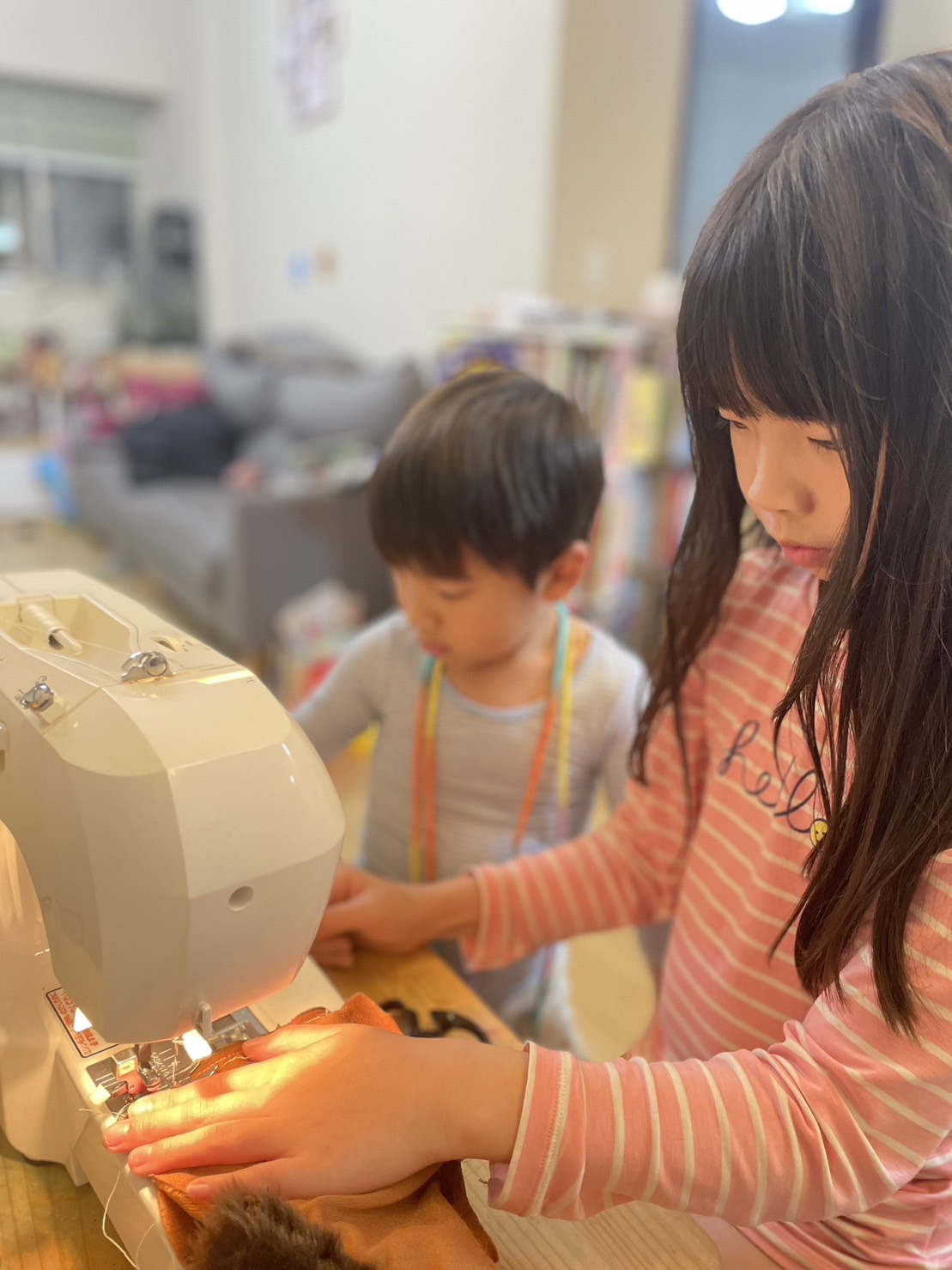 全家人的服裝設計師，她只有8歲